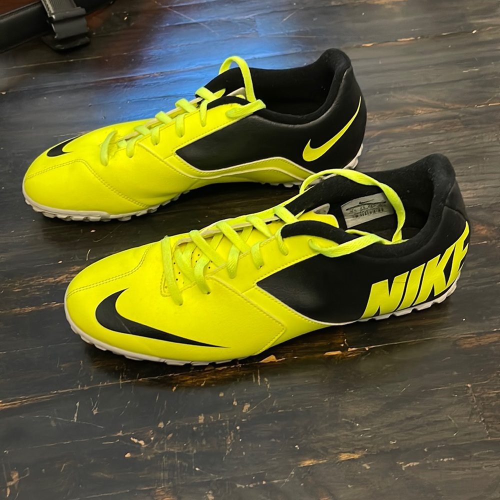 Mens Nike Bomba II